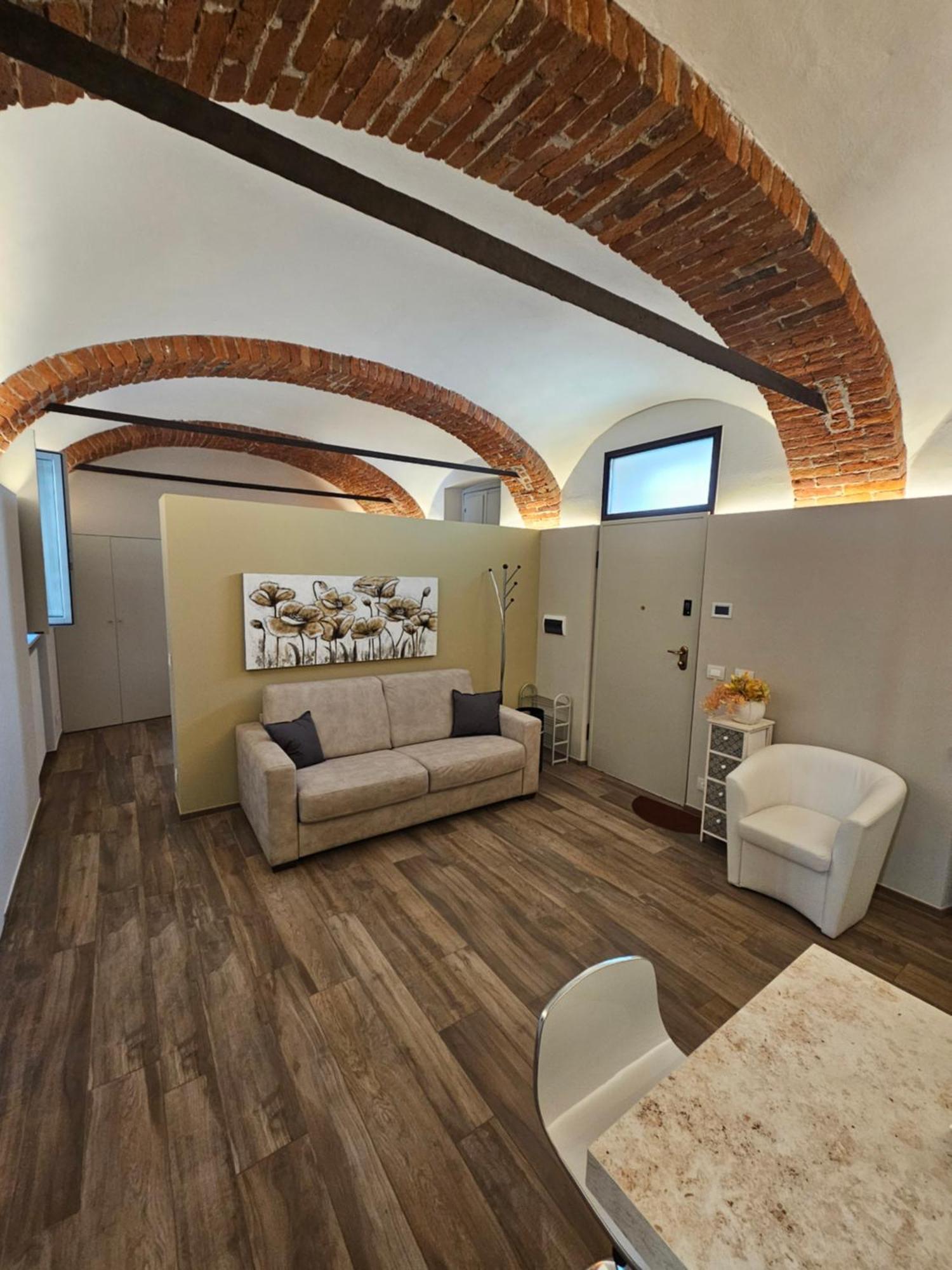 Bilocale In Centro Storico! Apartment Alba  Ngoại thất bức ảnh