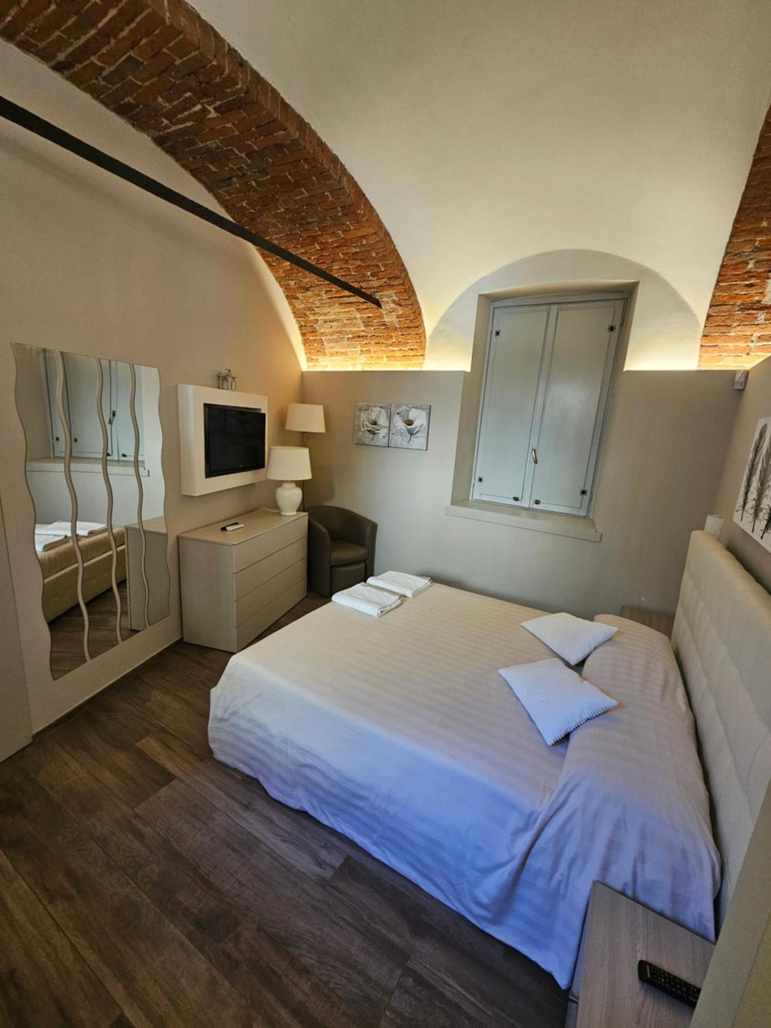 Bilocale In Centro Storico! Apartment Alba  Ngoại thất bức ảnh